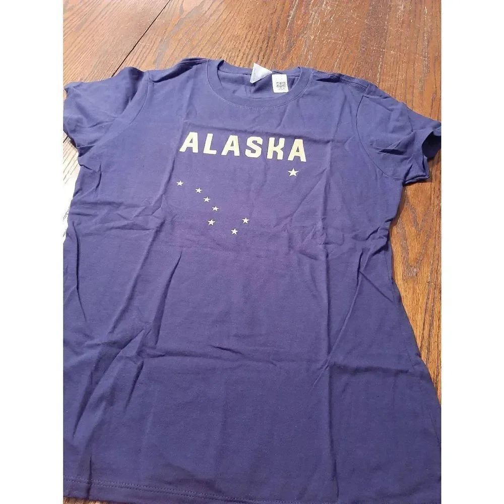 New Medium Short Sleeve Cotton Alaska Tee TShirt Top NWT Port & Company